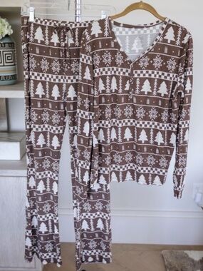 Forever French Brown-and-white Christmas tree PJ Set